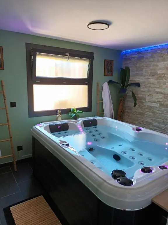 Image de l'annonce Superbe appartement avec jacuzzi et extérieur